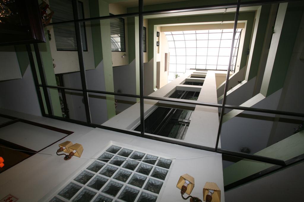 Hotel Puerta De Alcala ヴァルパライソ エクステリア 写真
