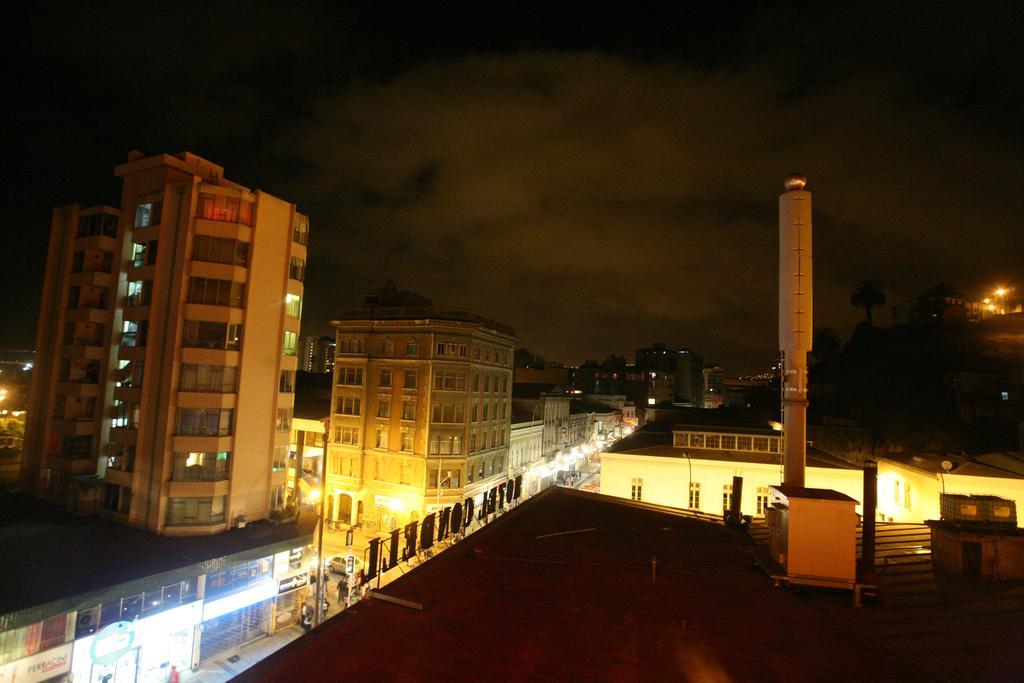 Hotel Puerta De Alcala ヴァルパライソ エクステリア 写真