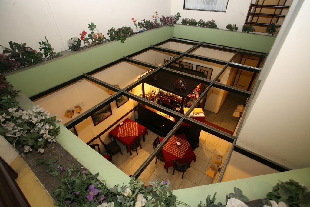 Hotel Puerta De Alcala ヴァルパライソ エクステリア 写真