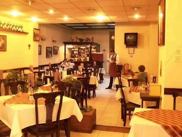 Hotel Puerta De Alcala ヴァルパライソ エクステリア 写真